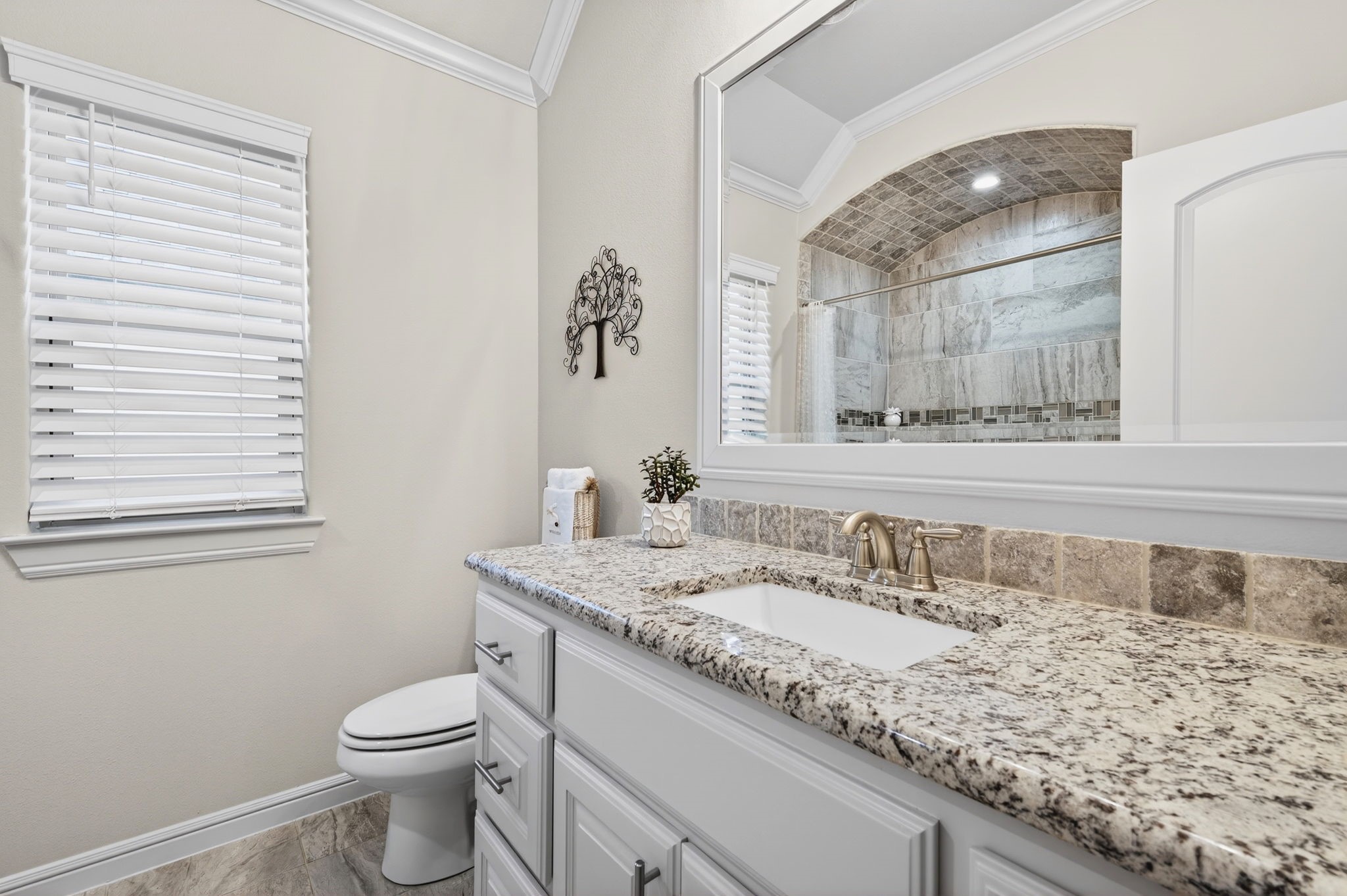 1019 Anna Circle Granbury TX 76048