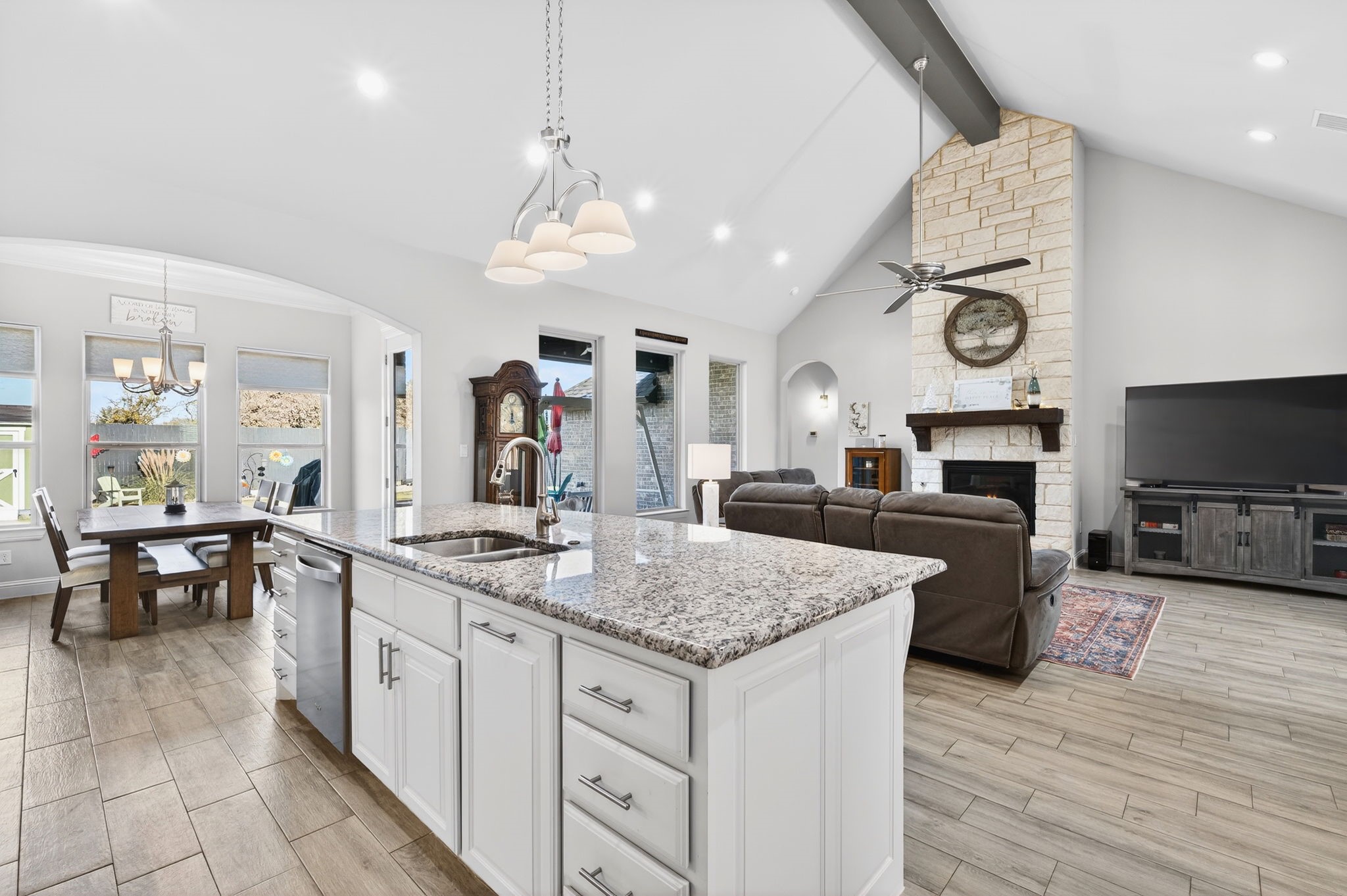 1019 Anna Circle Granbury TX 76048