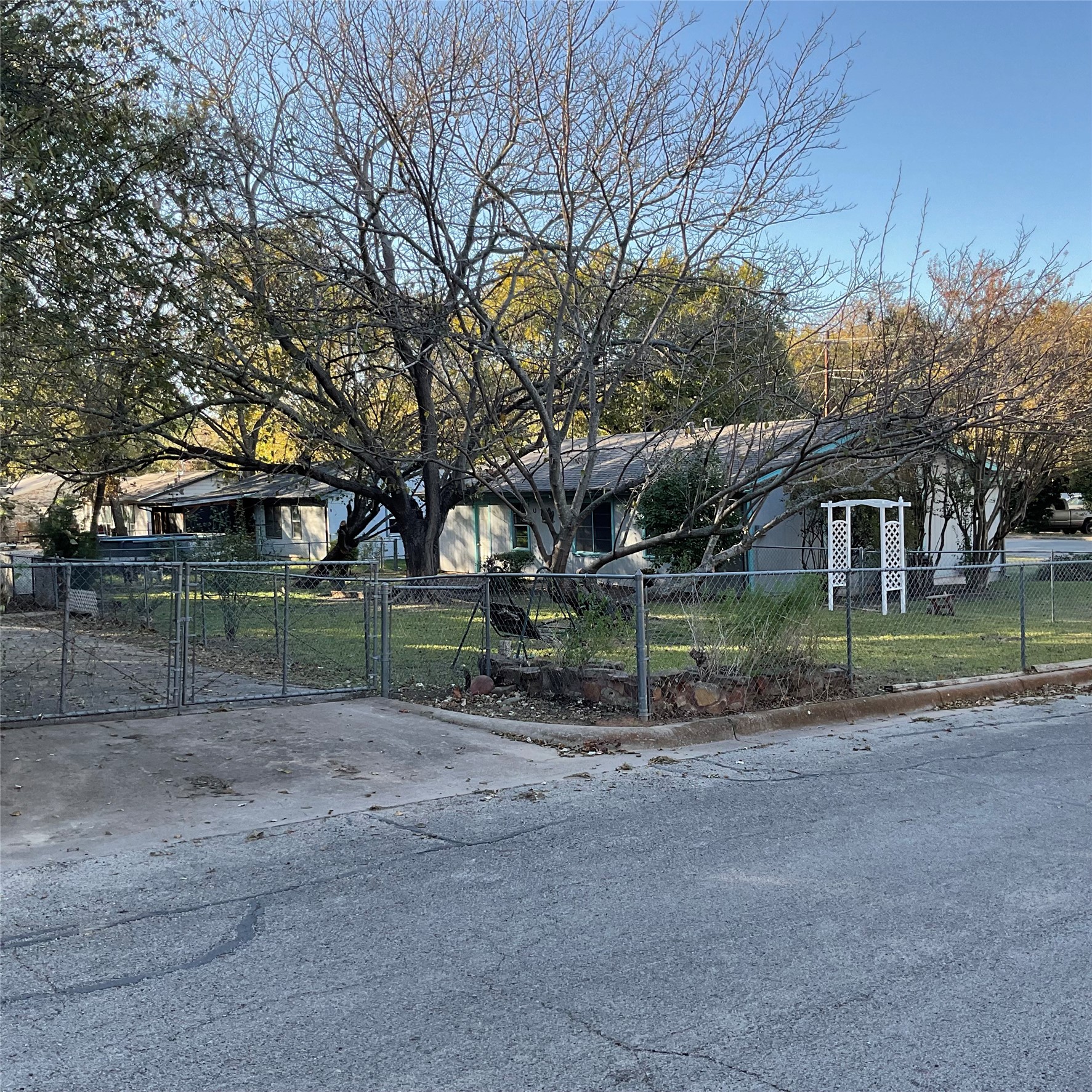 1401 W Ball Street Weatherford TX 76086