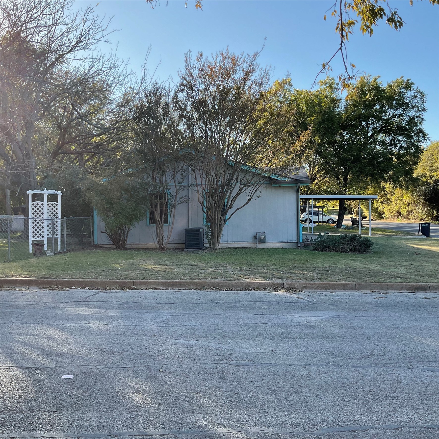 1401 W Ball Street Weatherford TX 76086
