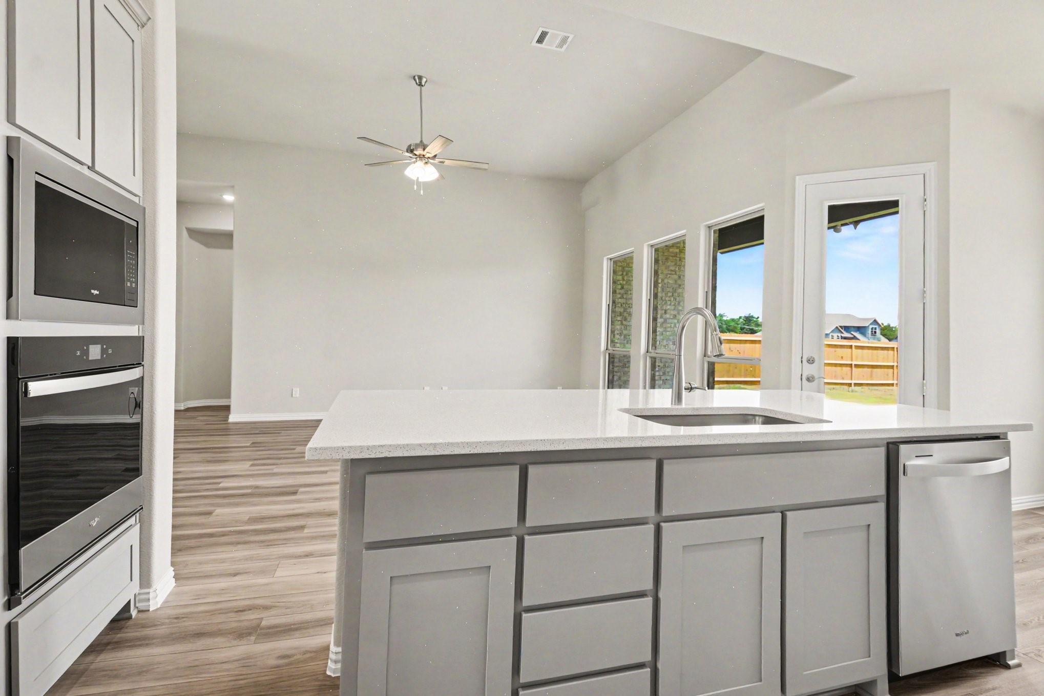 1913 Barrix Lane Desoto TX 75115