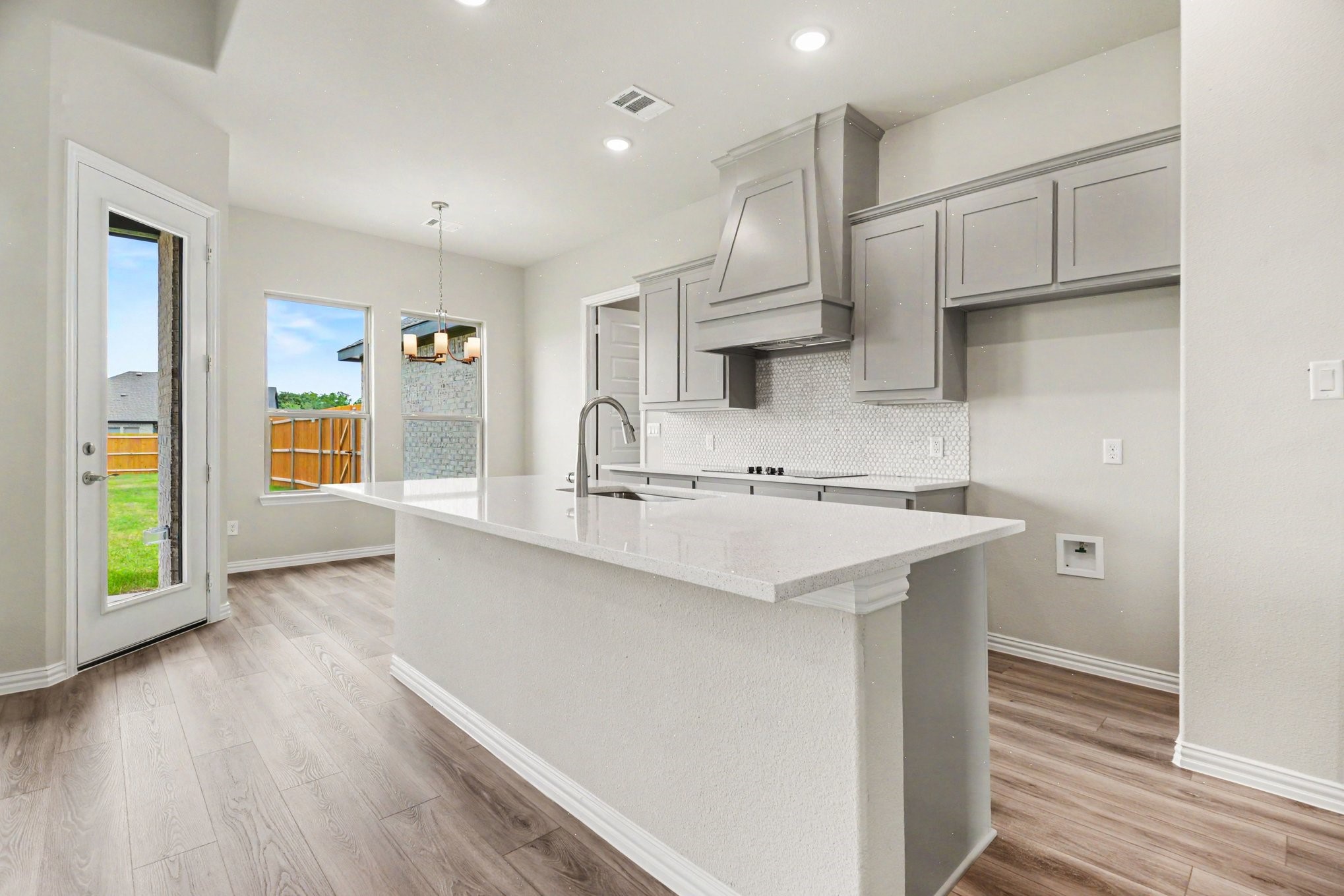 1913 Barrix Lane Desoto TX 75115