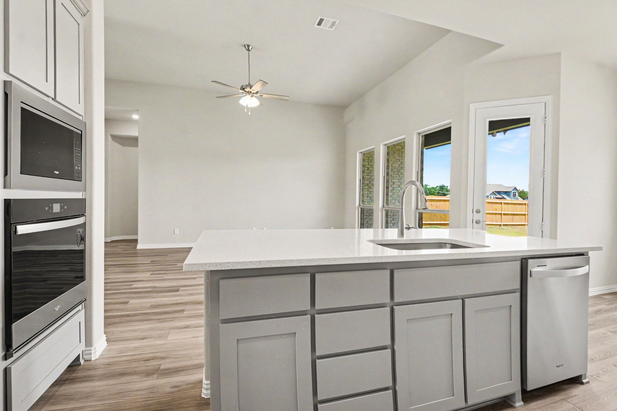 1913 Barrix Lane Desoto TX 75115