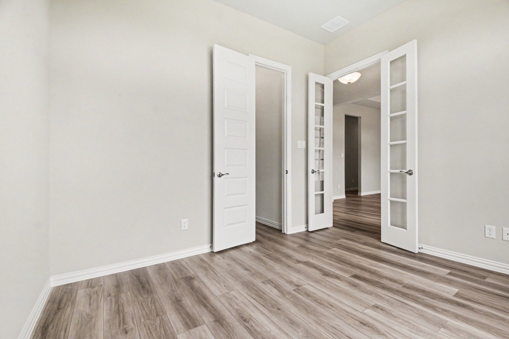 1913 Barrix Lane Desoto TX 75115