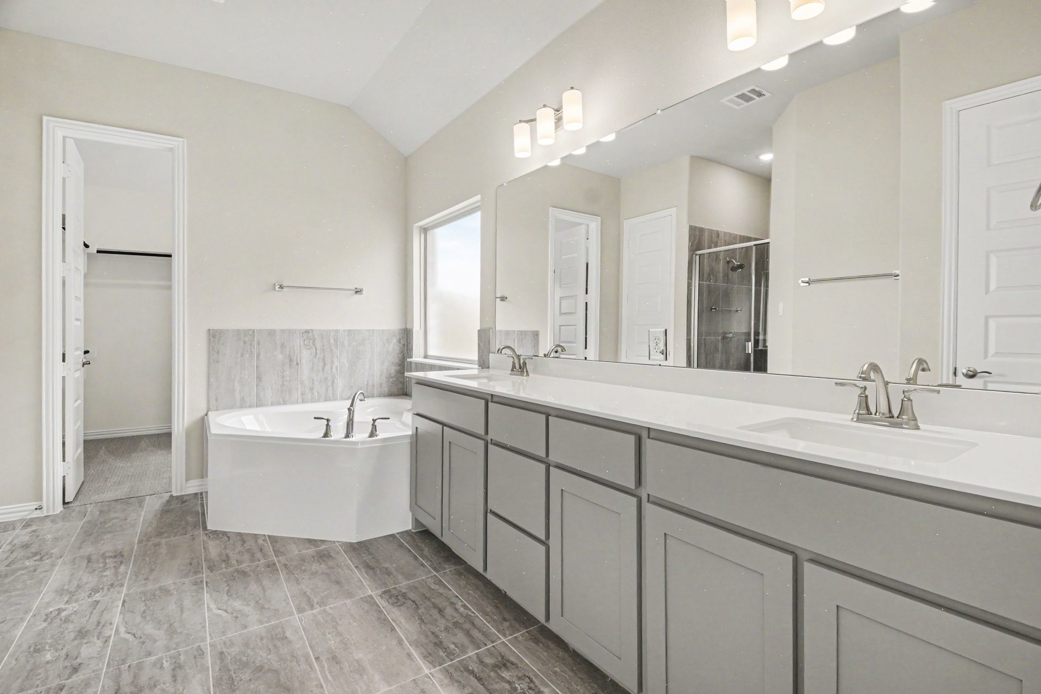 1913 Barrix Lane Desoto TX 75115
