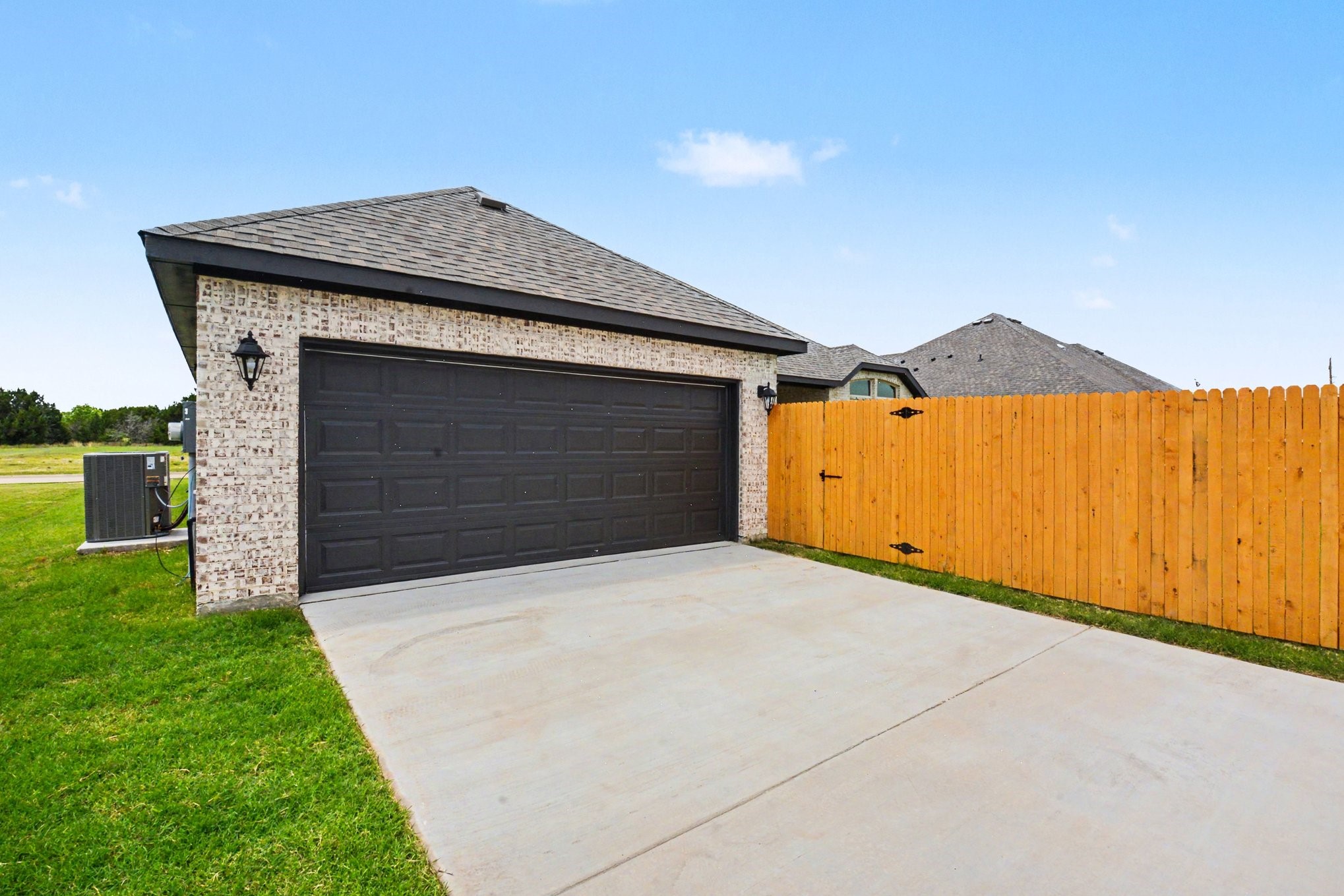 1913 Barrix Lane Desoto TX 75115