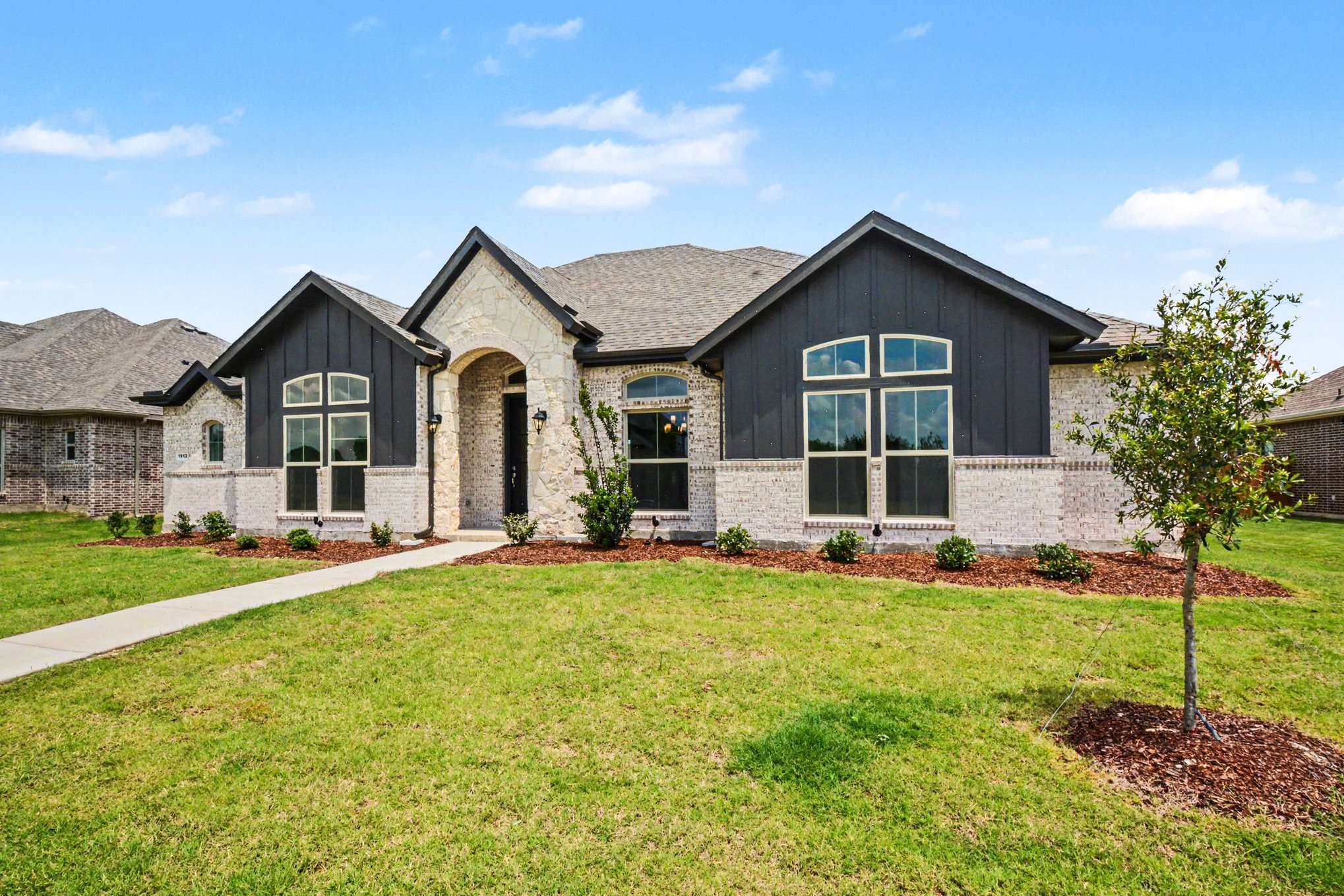 1913 Barrix Lane Desoto TX 75115