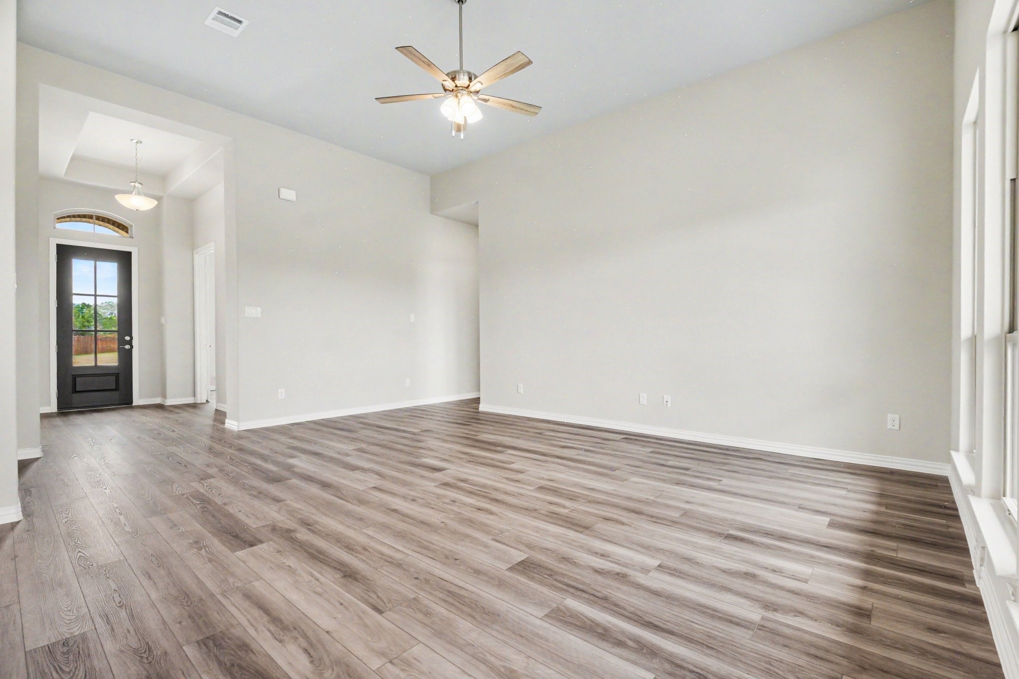 1913 Barrix Lane Desoto TX 75115