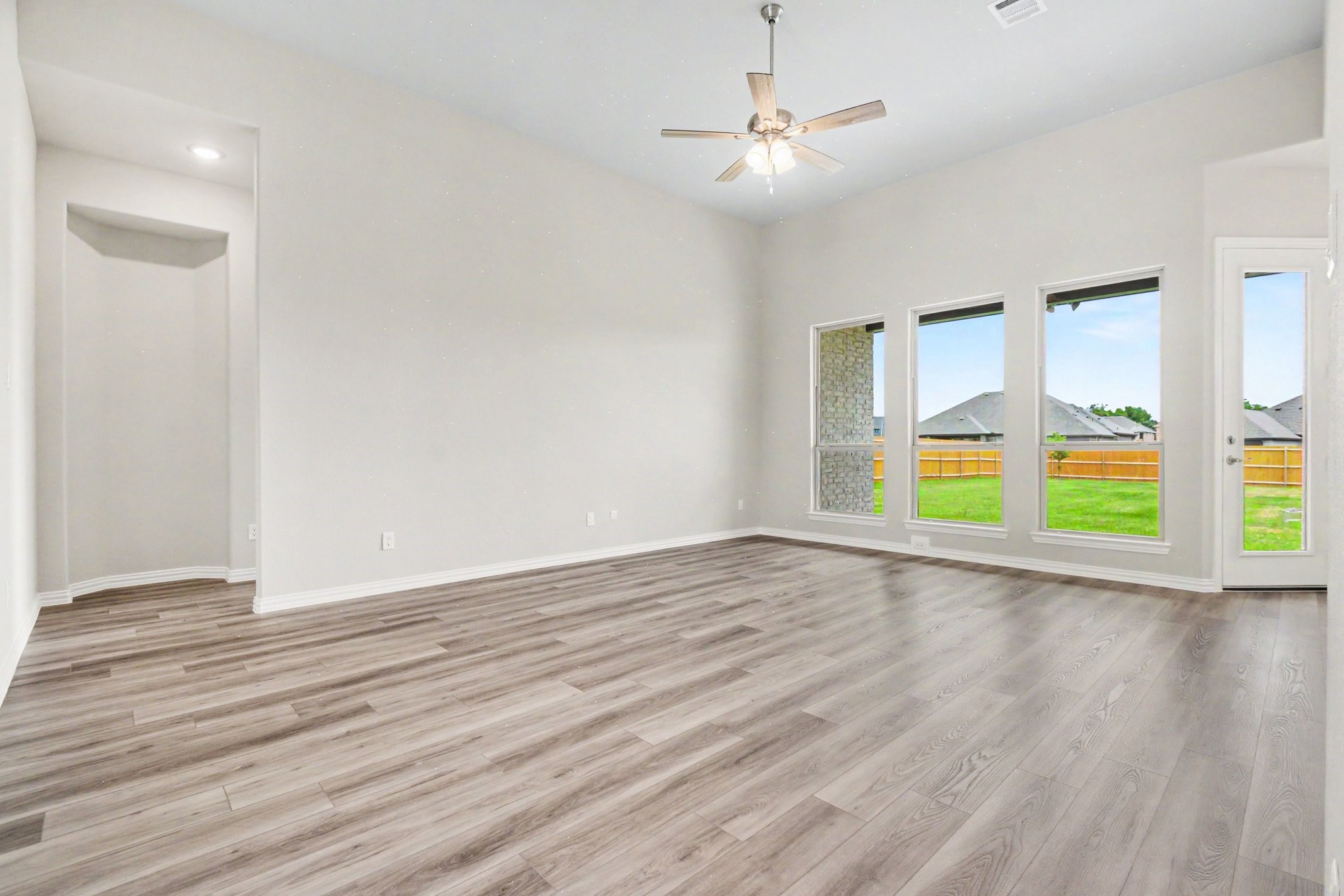 1913 Barrix Lane Desoto TX 75115