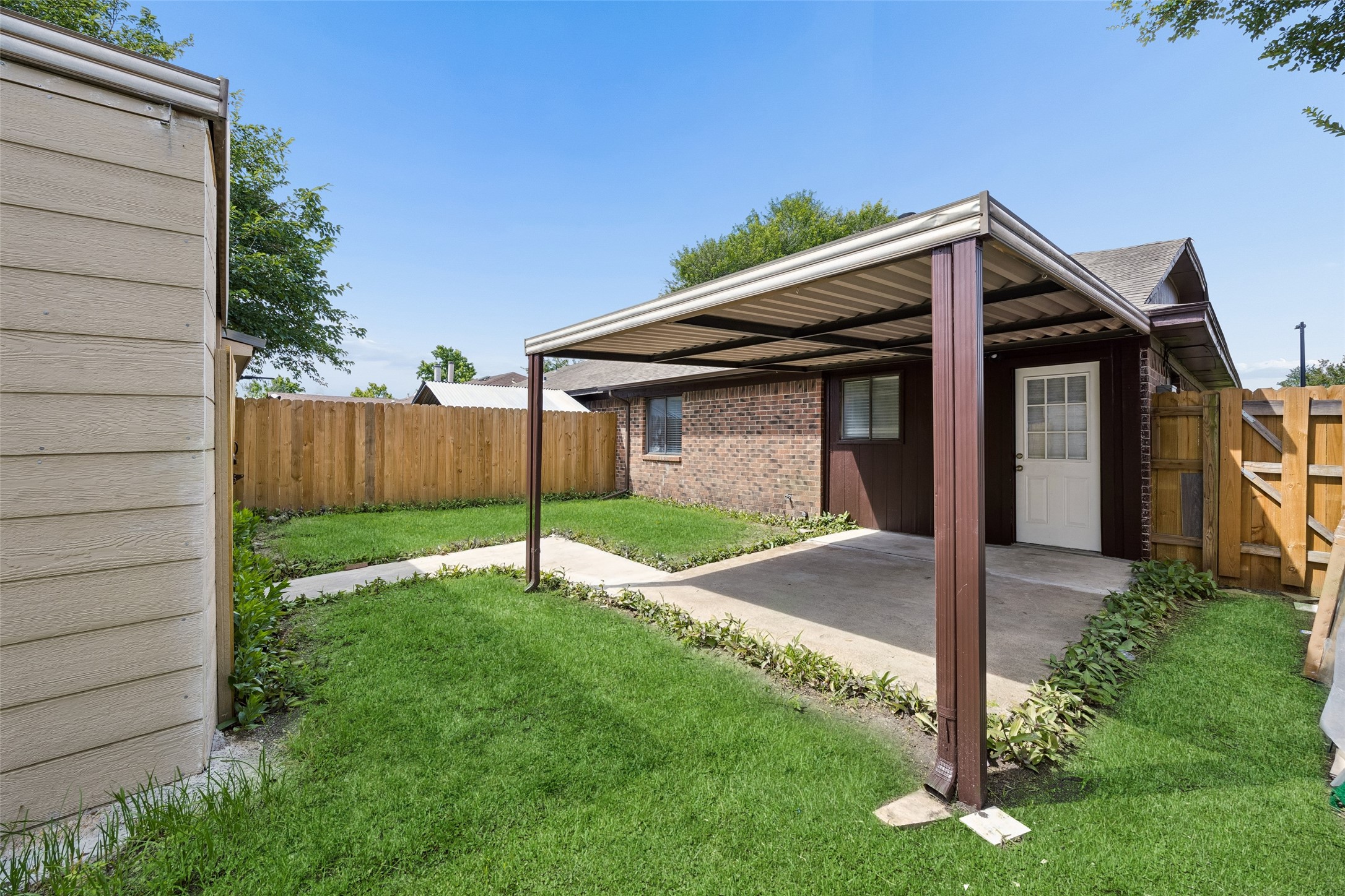 214 Shea Street Garland TX 75040