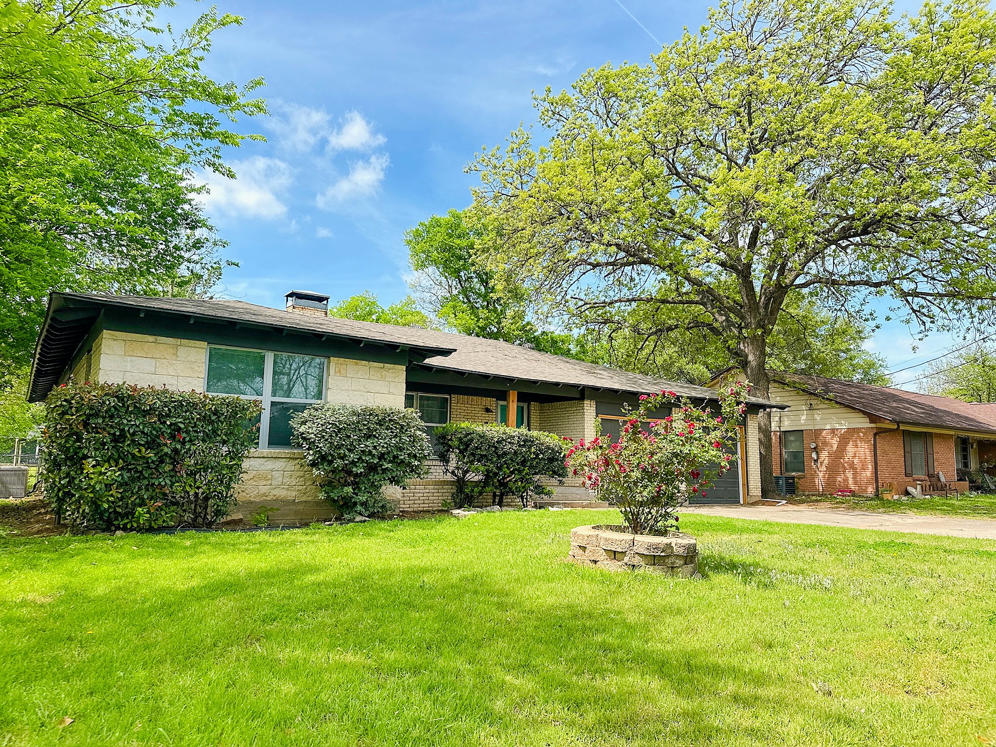 801 N Douglas Avenue Cleburne TX 76033