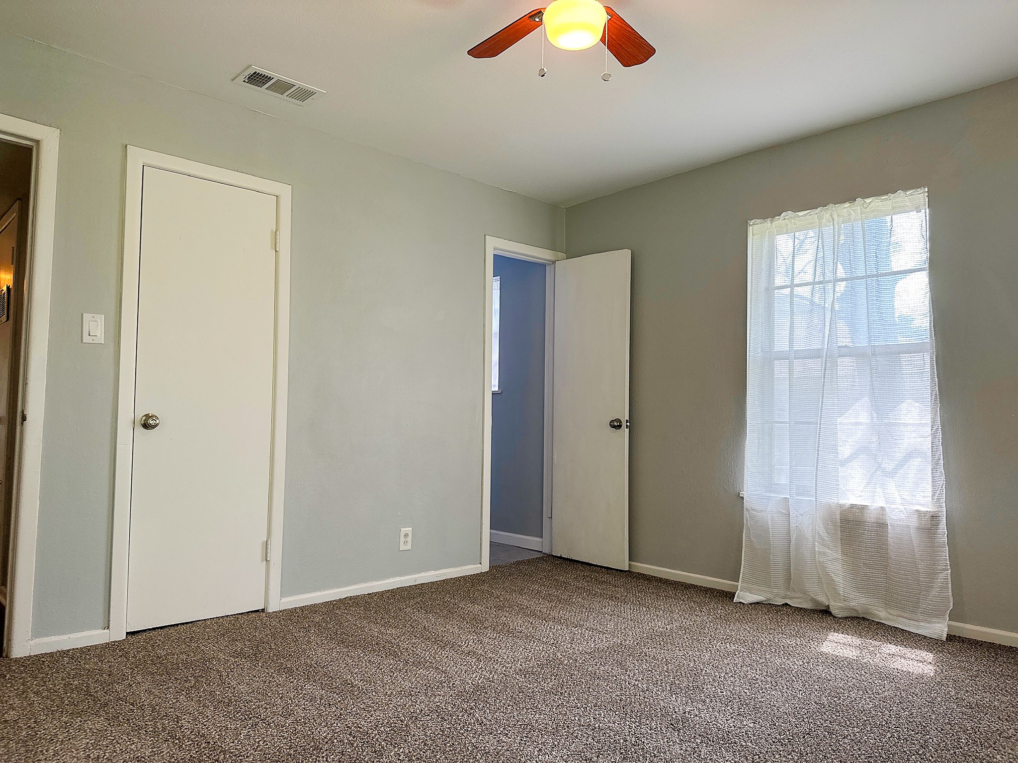 801 N Douglas Avenue Cleburne TX 76033