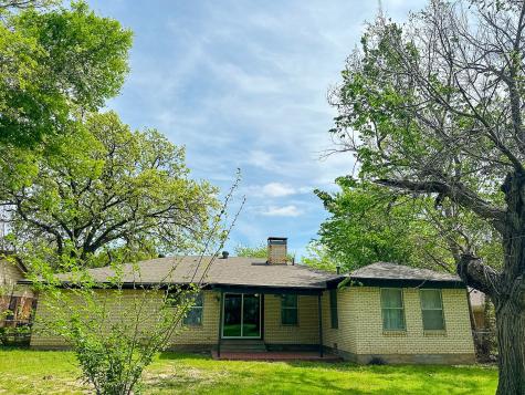 801 N Douglas Avenue Cleburne TX 76033