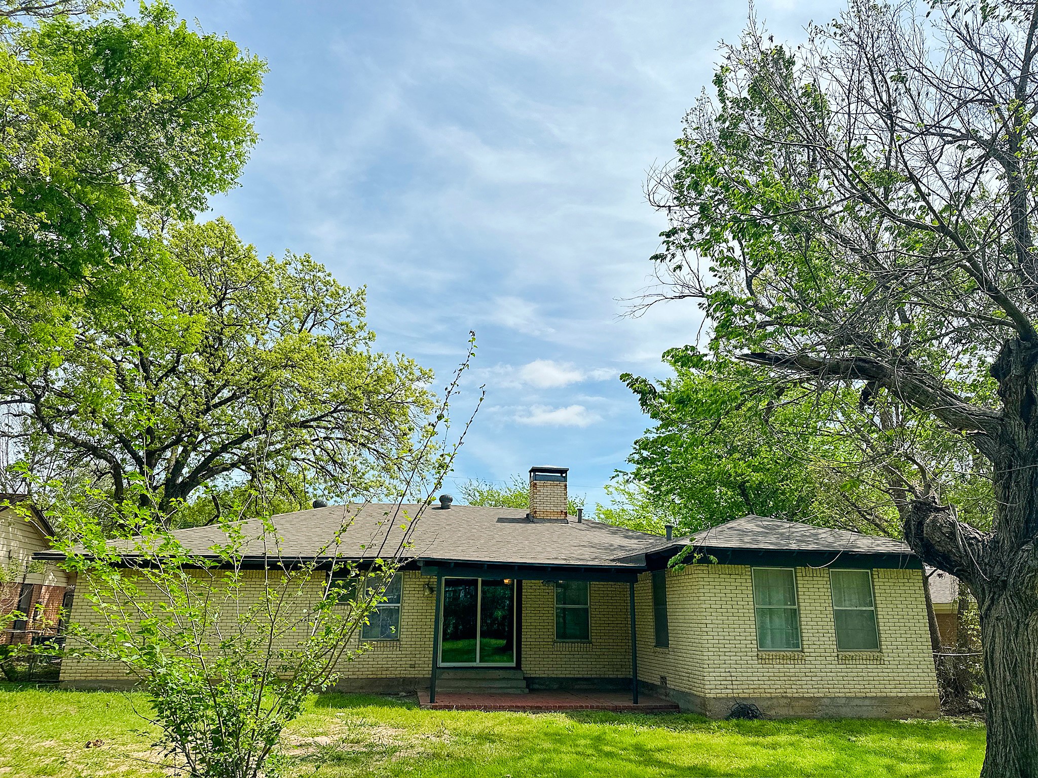 801 N Douglas Avenue Cleburne TX 76033