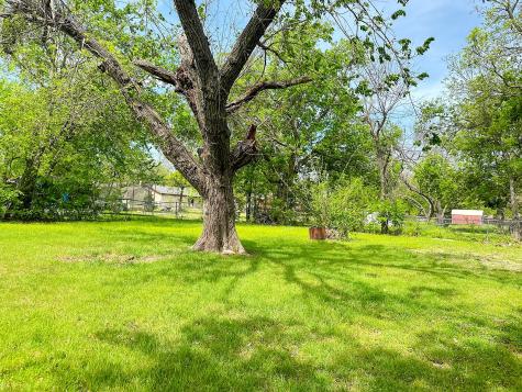 801 N Douglas Avenue Cleburne TX 76033