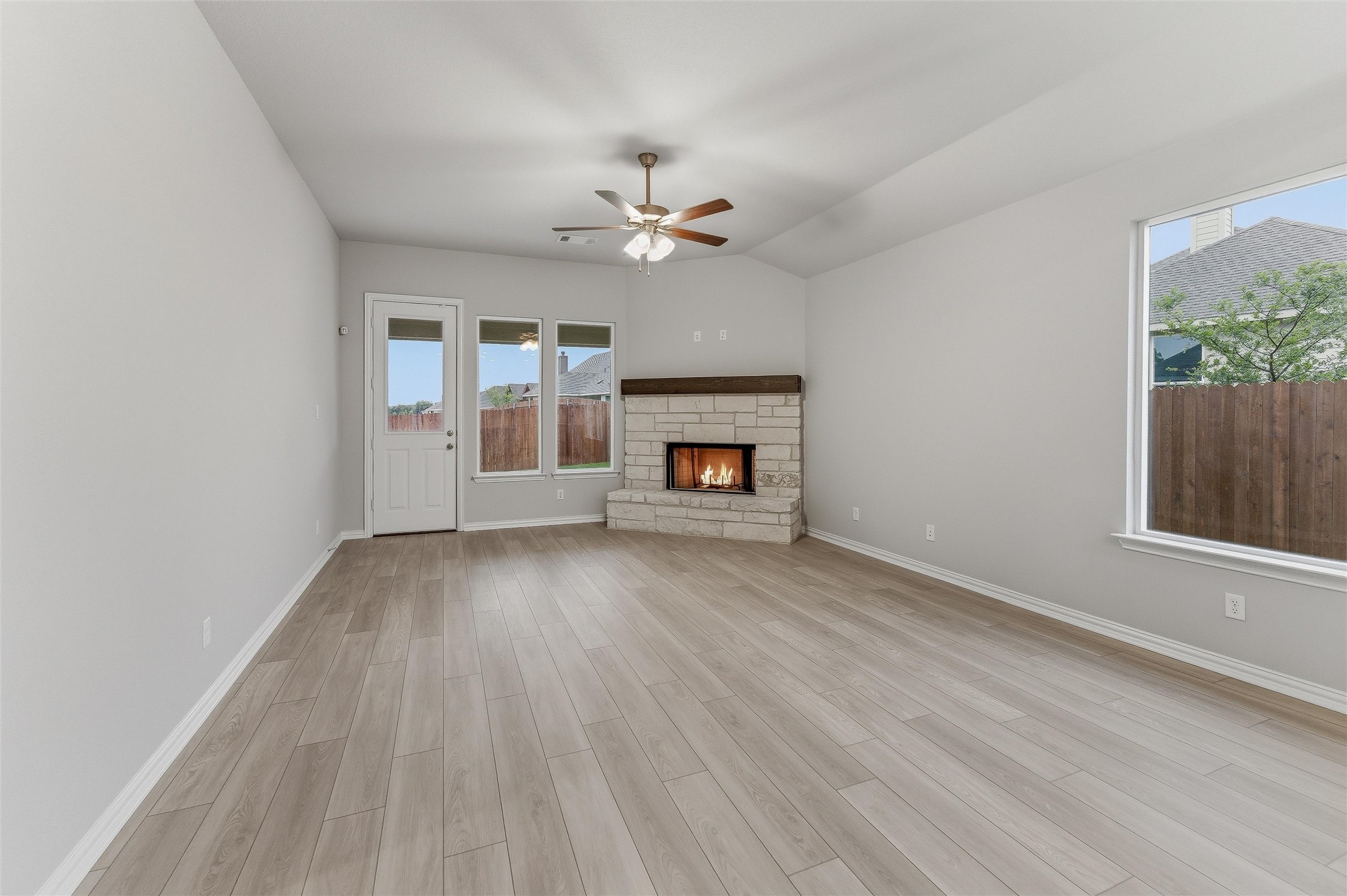 1237 Frio Drive Springtown TX 76082