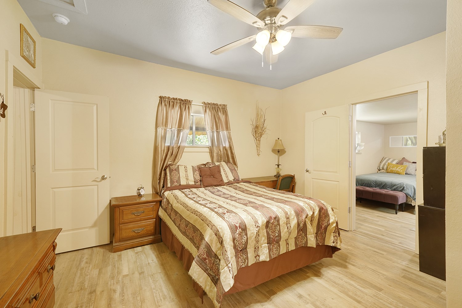 207 N Oneil Street Alvord TX 76225