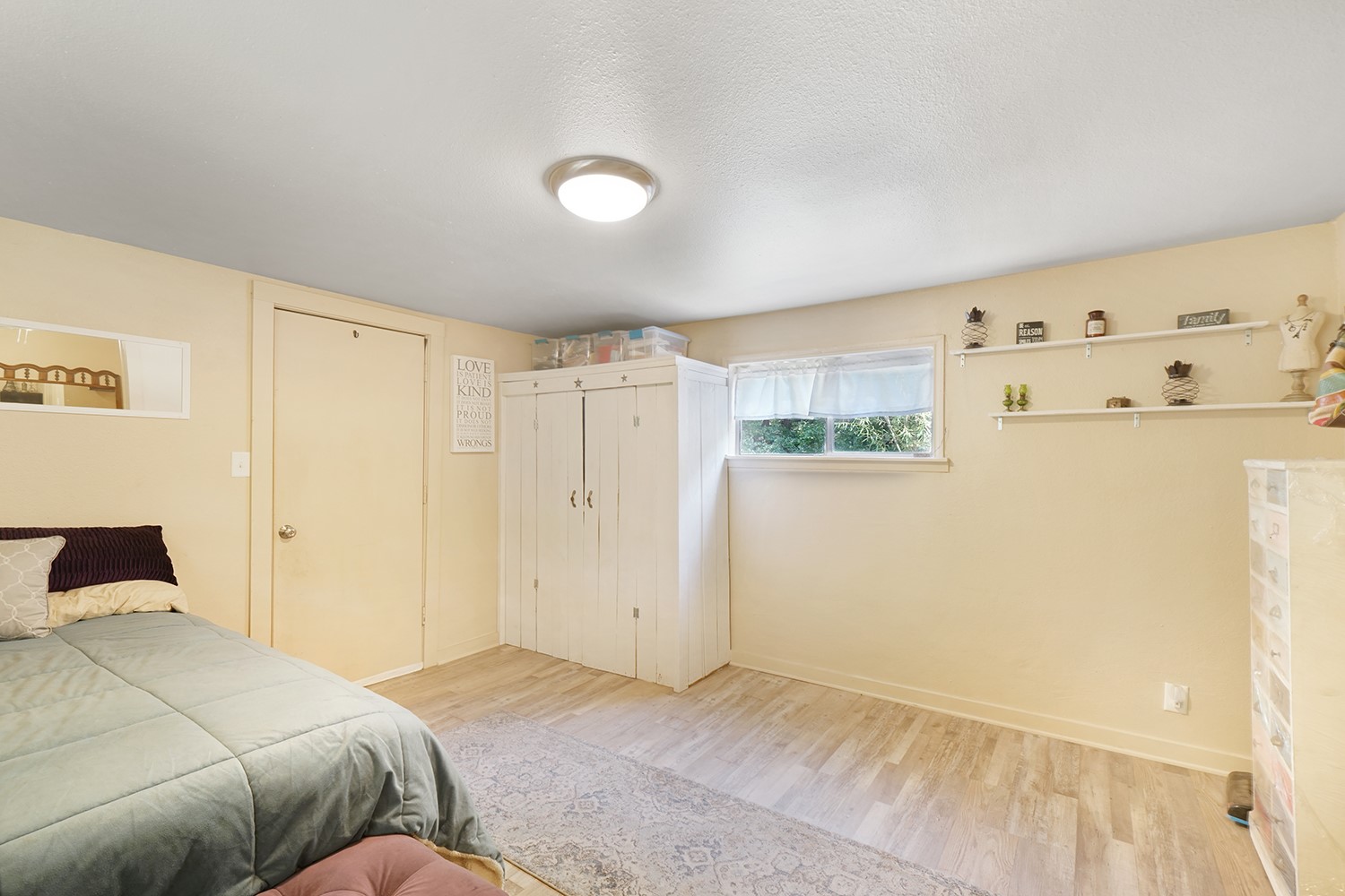 207 N Oneil Street Alvord TX 76225