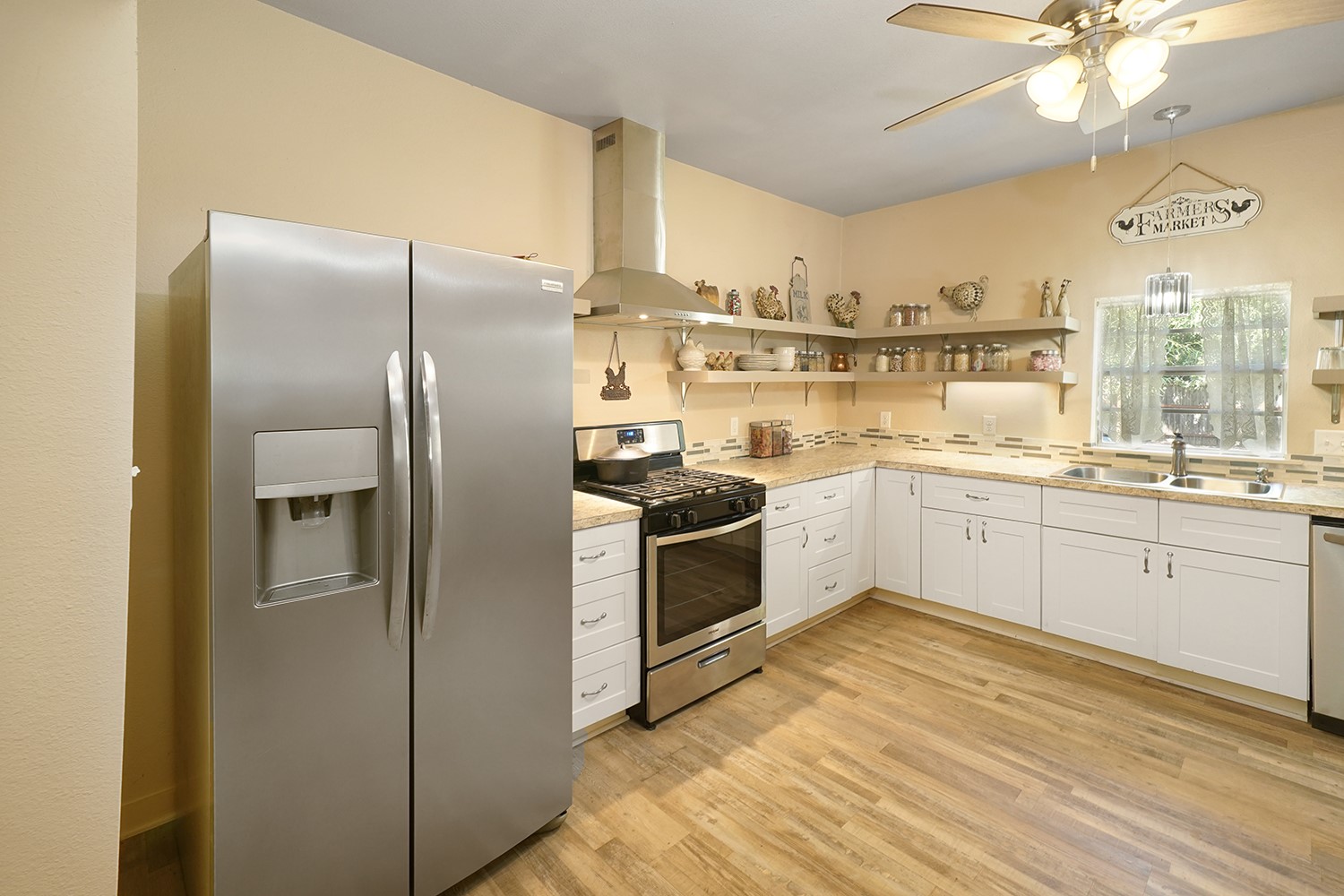 207 N Oneil Street Alvord TX 76225