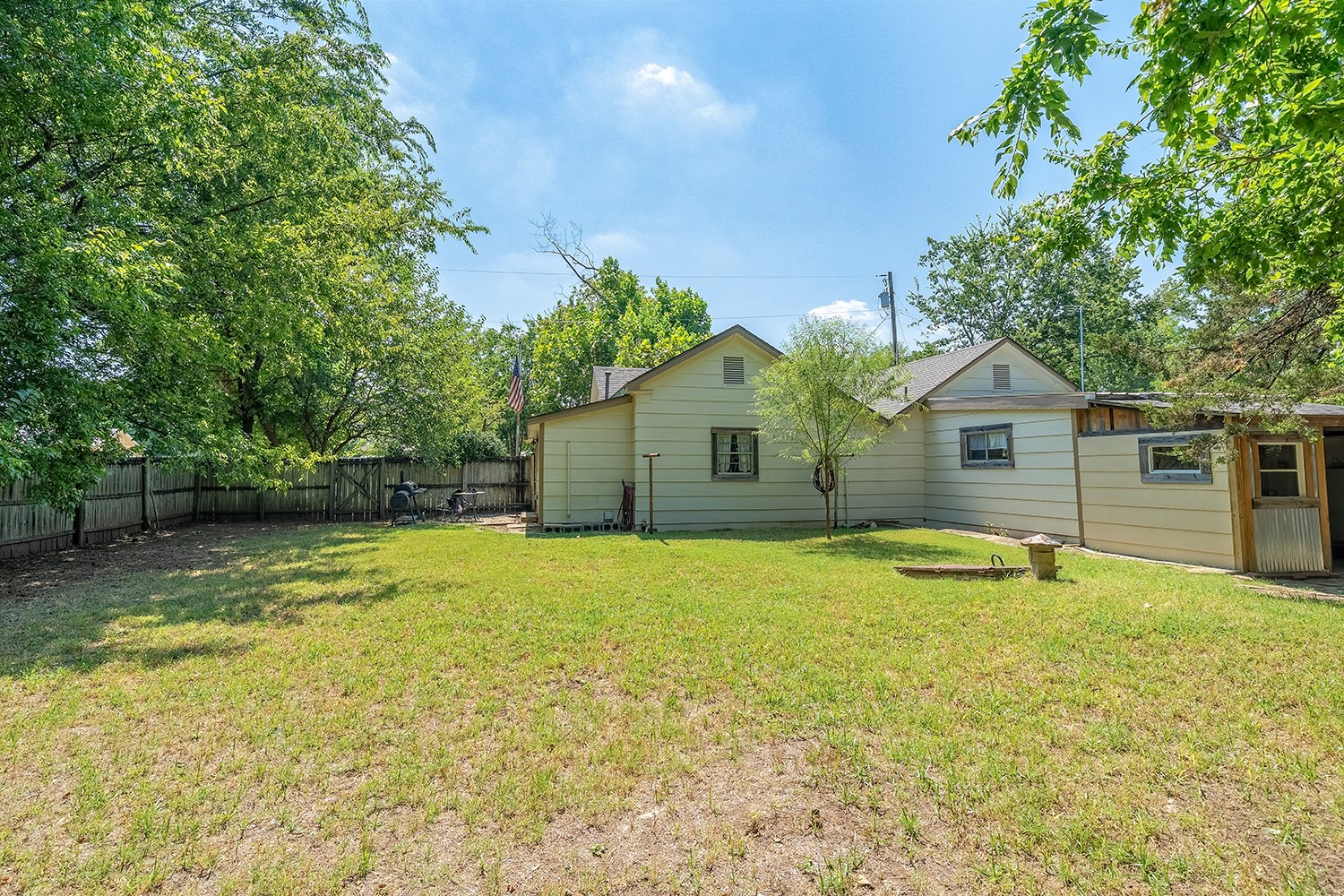 207 N Oneil Street Alvord TX 76225
