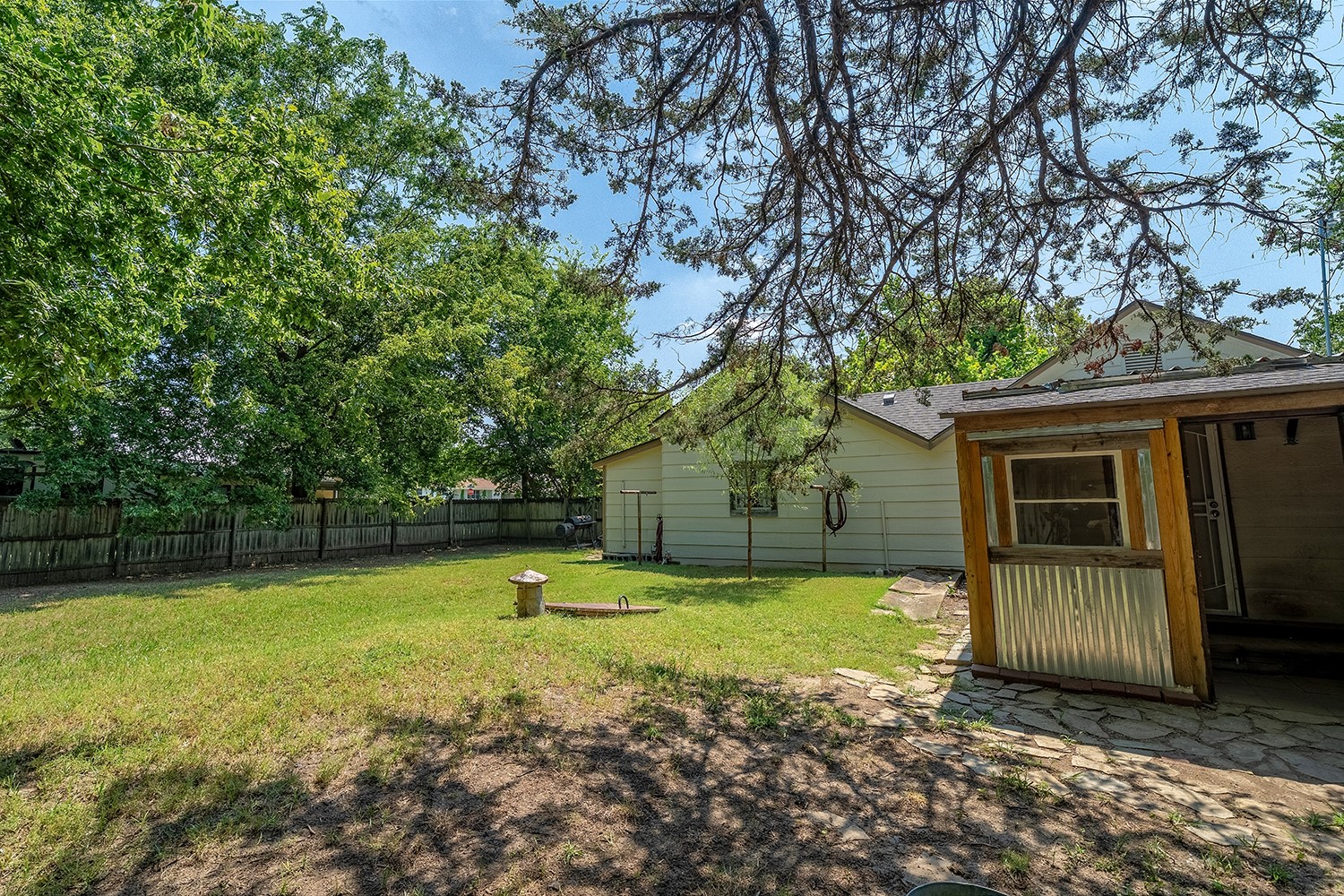 207 N Oneil Street Alvord TX 76225