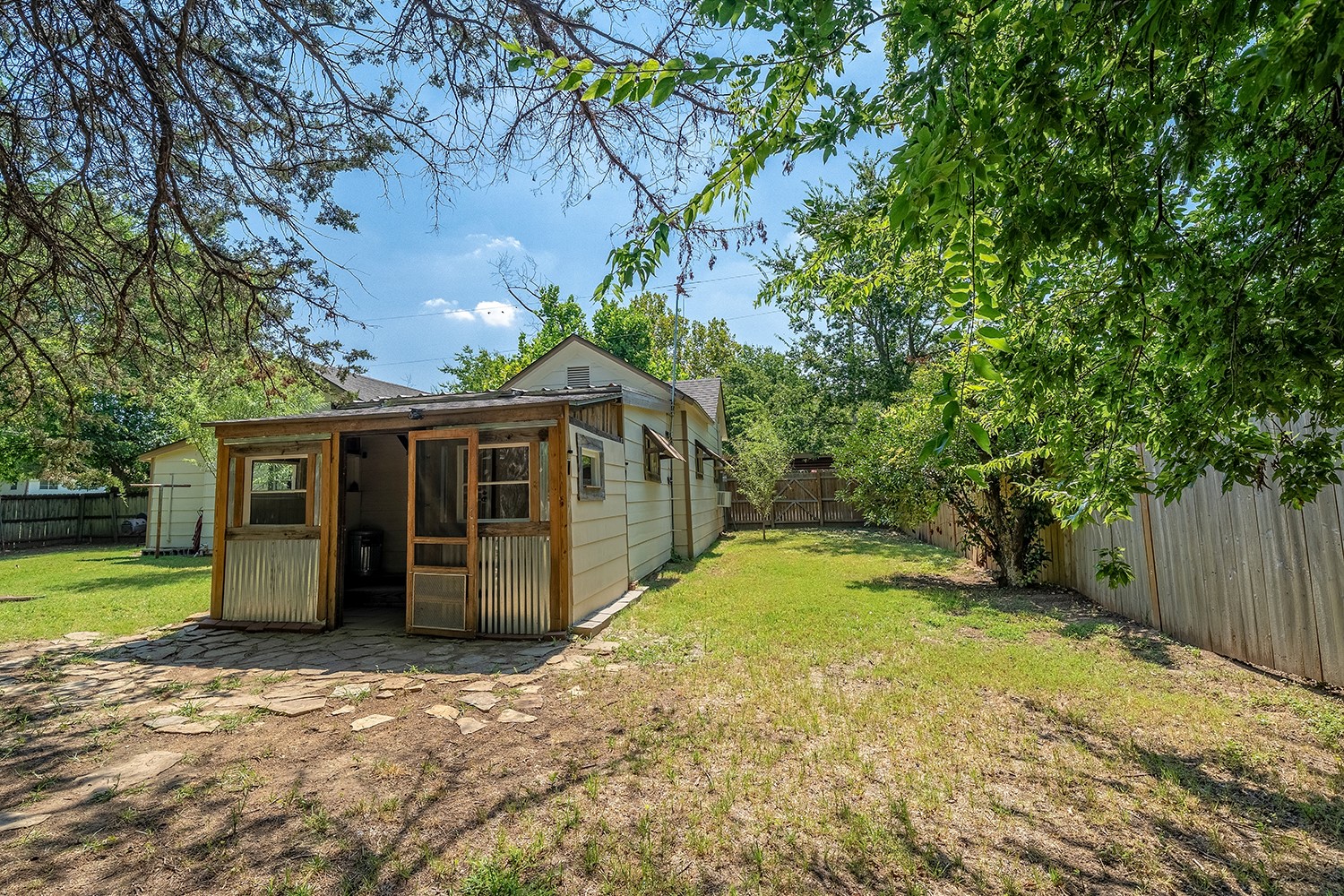 207 N Oneil Street Alvord TX 76225