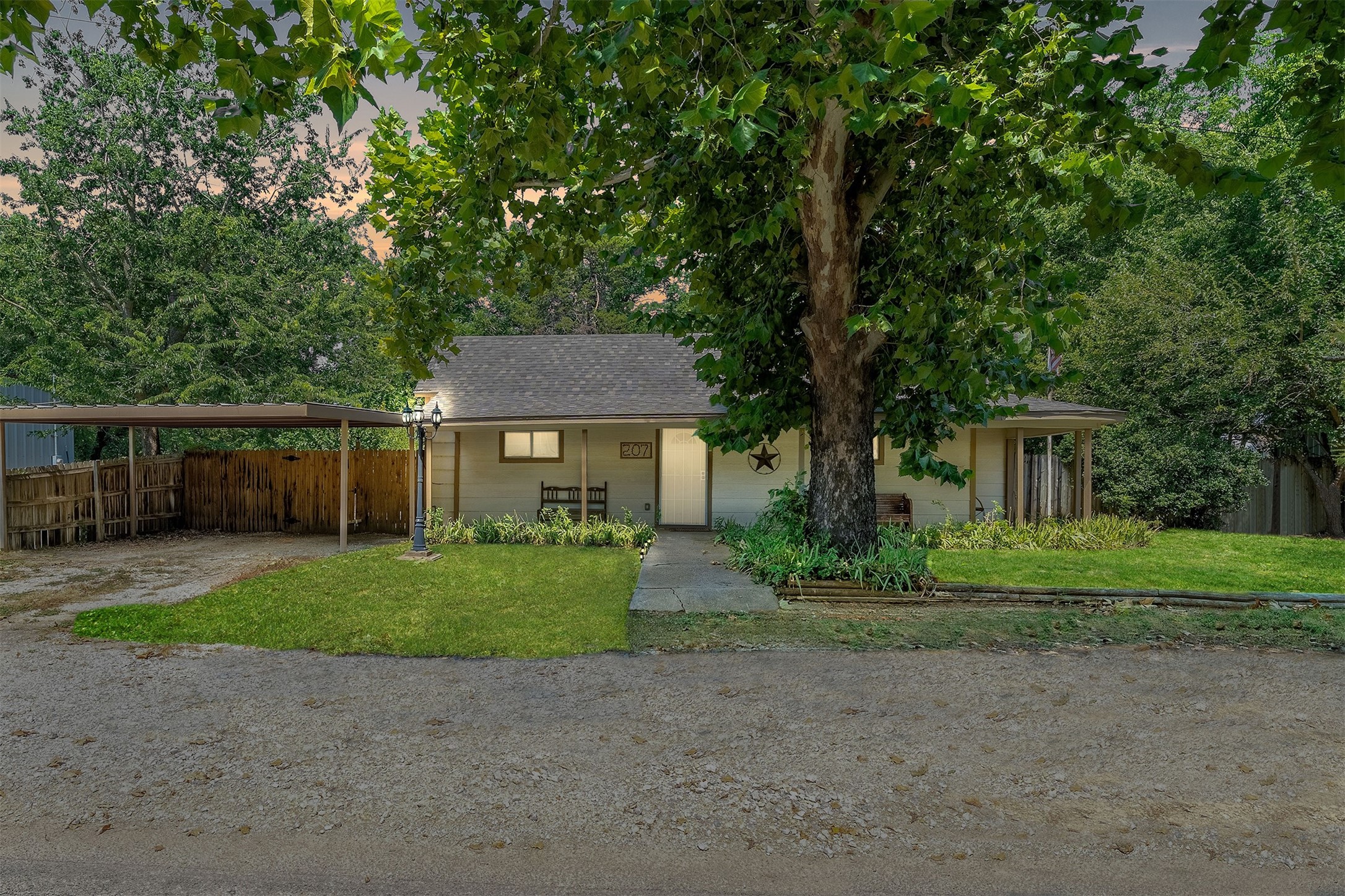 207 N Oneil Street Alvord TX 76225