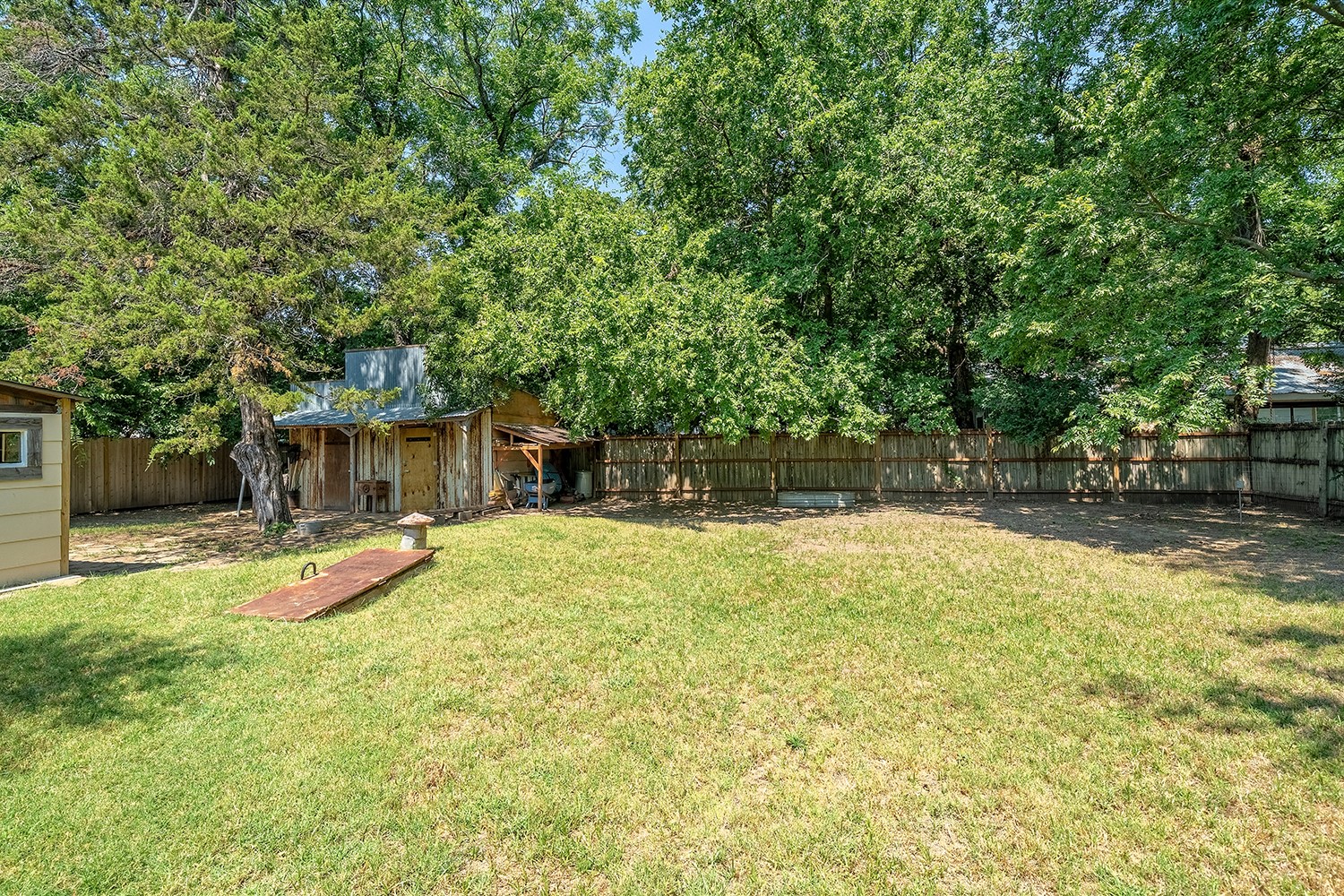 207 N Oneil Street Alvord TX 76225