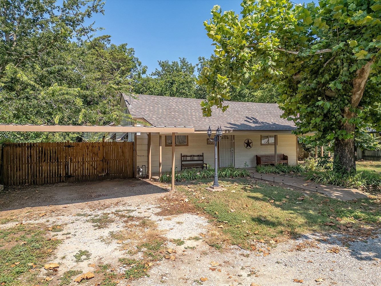 207 N Oneil Street Alvord TX 76225