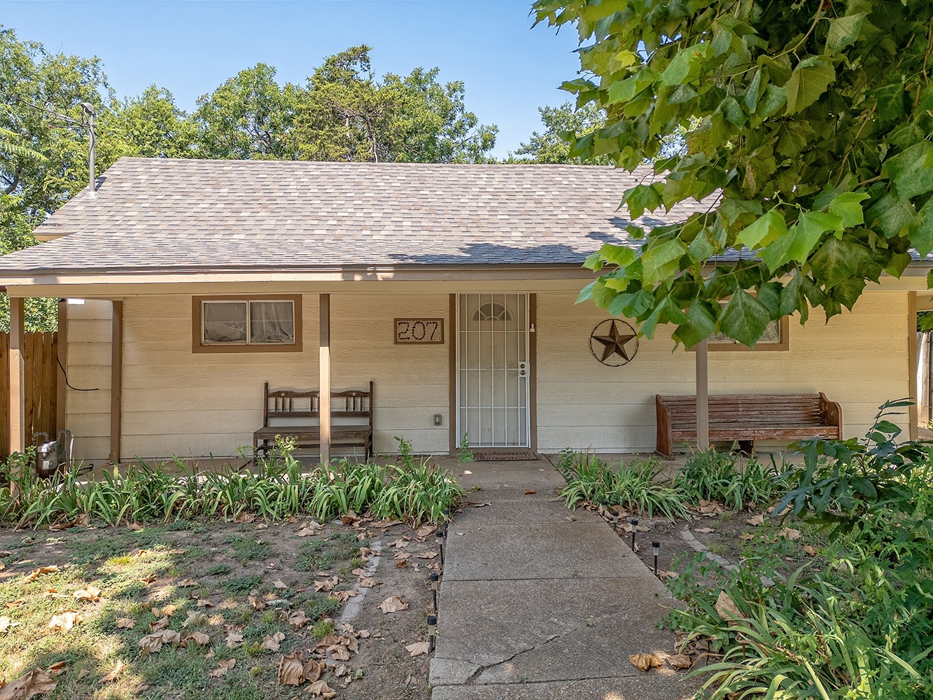 207 N Oneil Street Alvord TX 76225