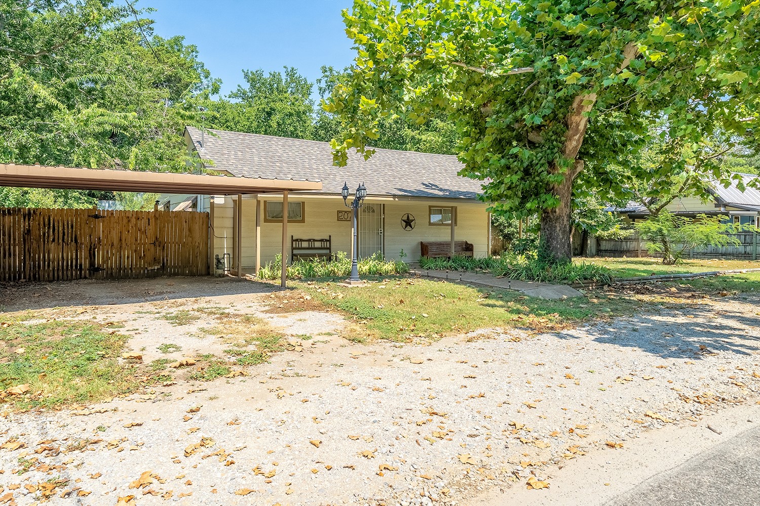 207 N Oneil Street Alvord TX 76225