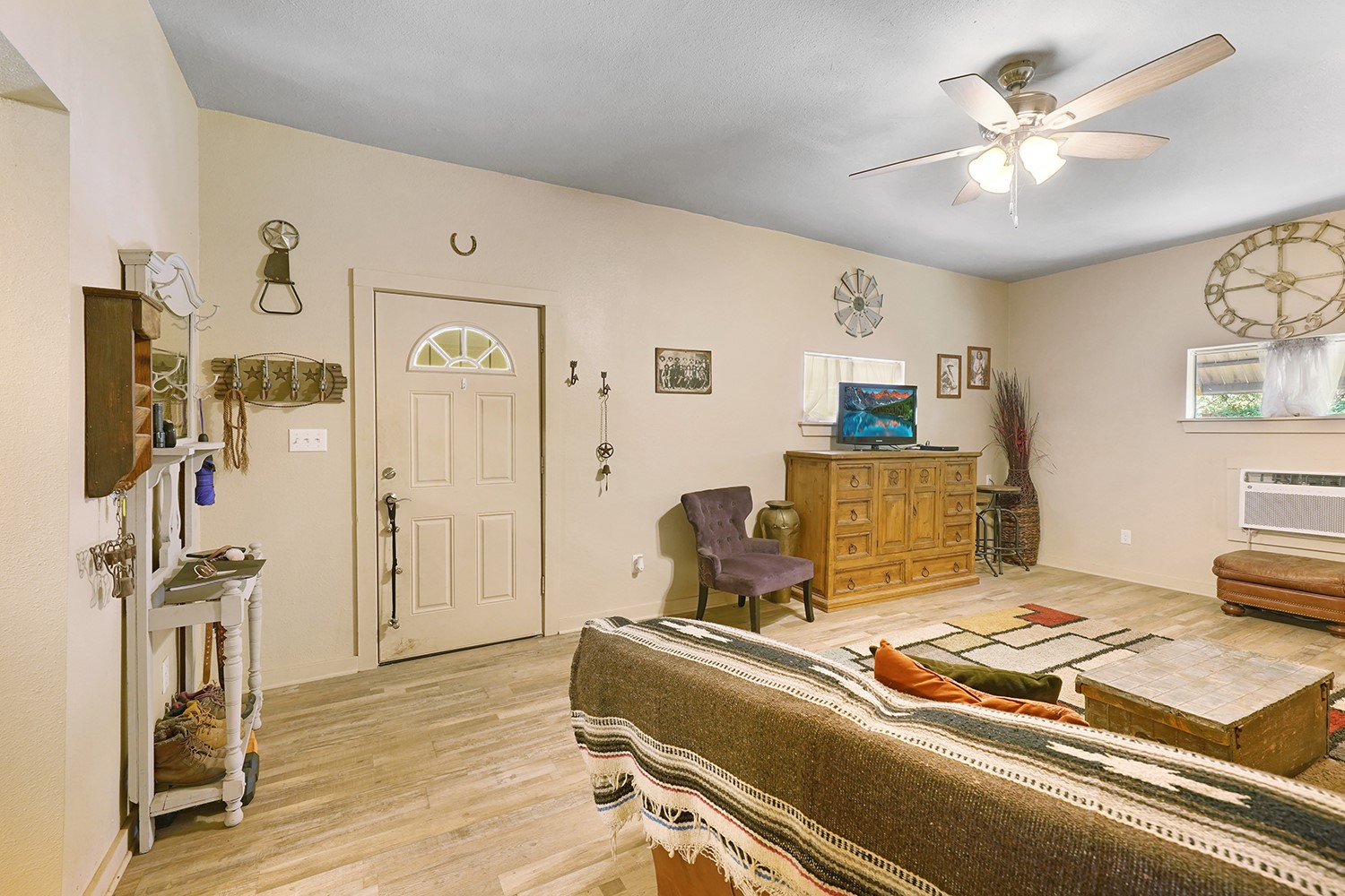 207 N Oneil Street Alvord TX 76225