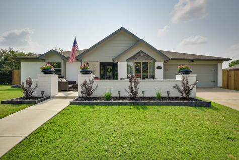 1208 Clubhouse Drive Mansfield TX 76063