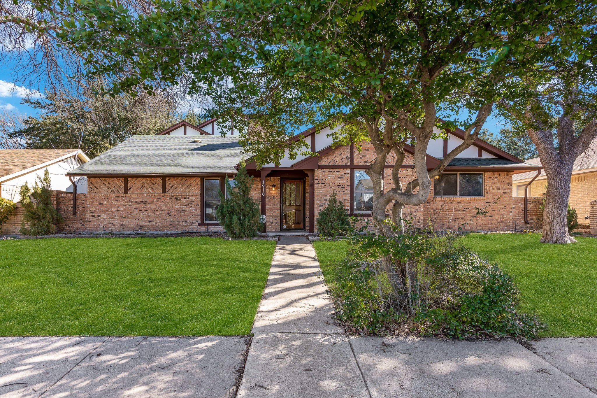 1910 Timbercreek Drive Garland TX 75042