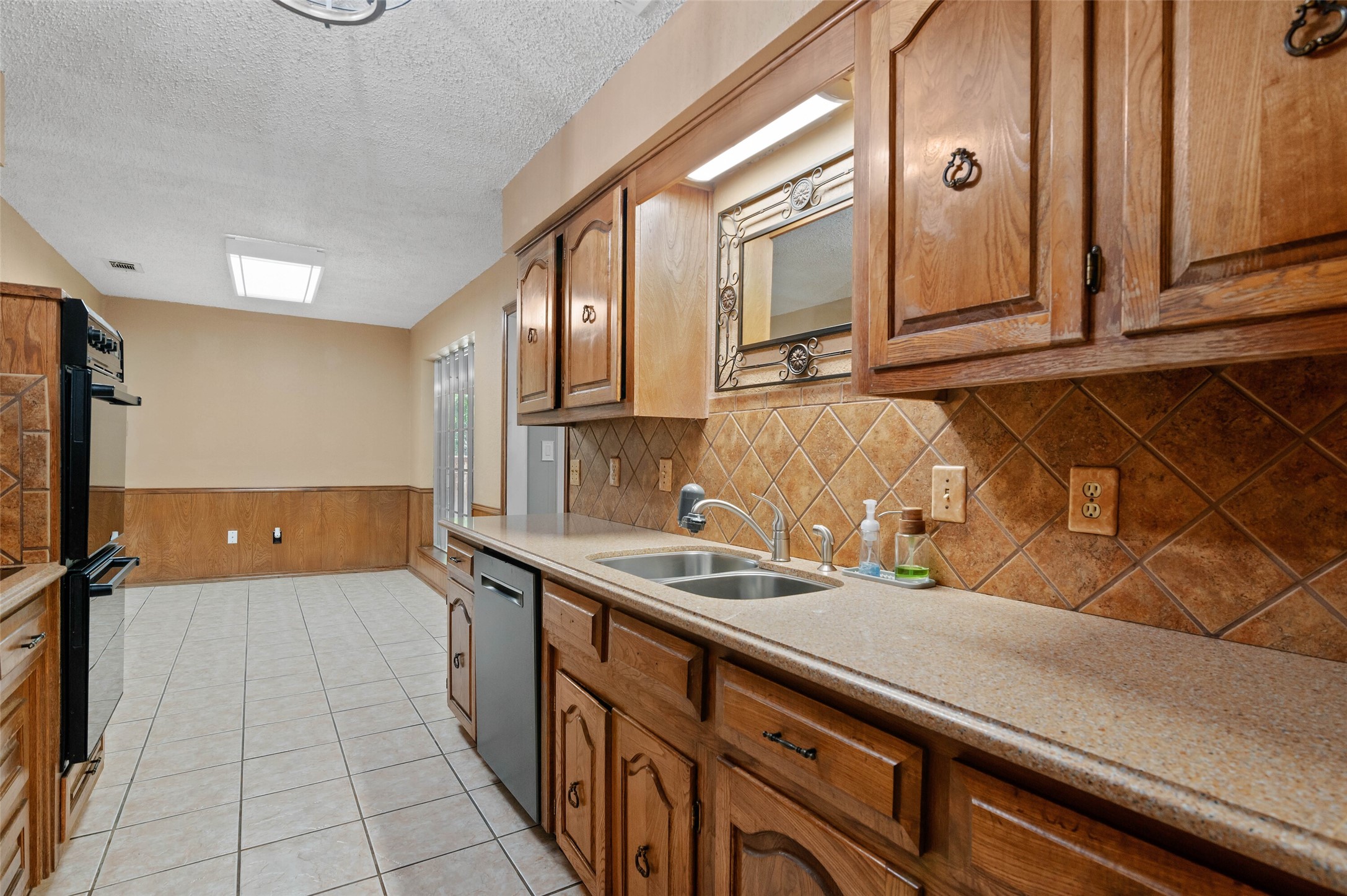 2005 Prince John Drive Grand Prairie TX 75050
