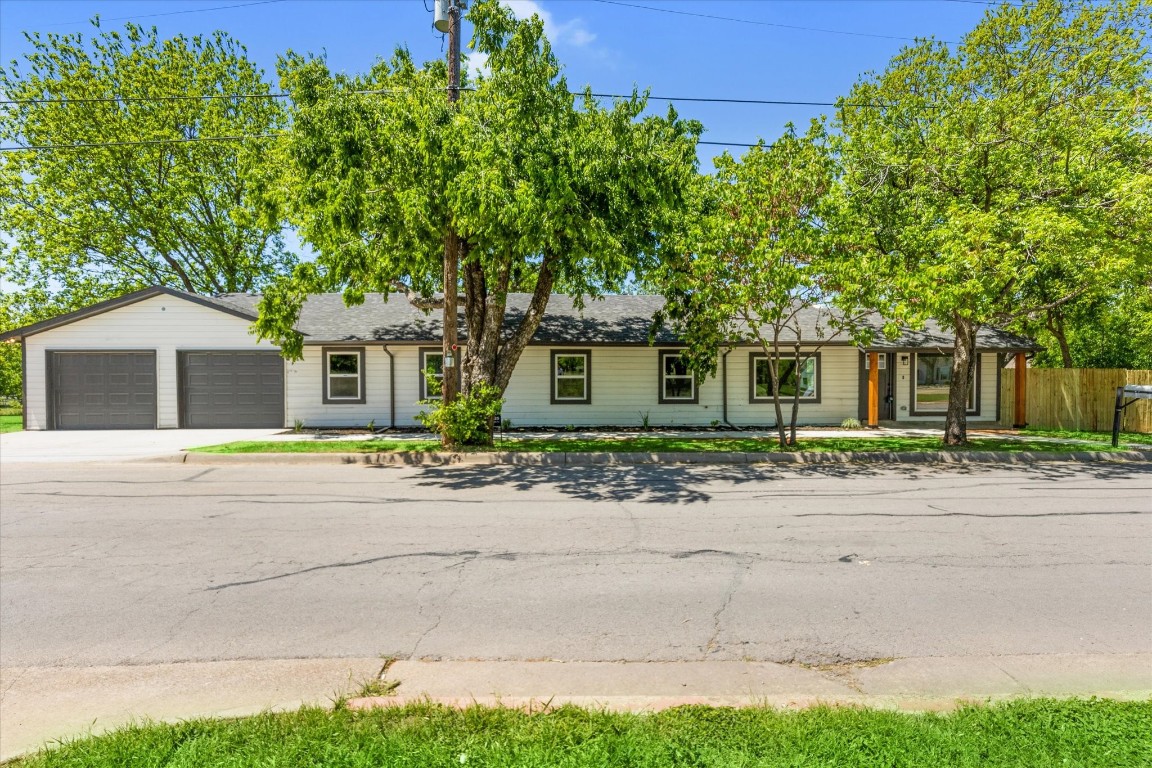 104 S Hawthorne Street Granbury TX 76048