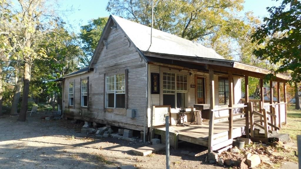 304 N Connett Street Leonard TX 75452