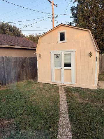817 Lynne Lane Burleson TX 76028