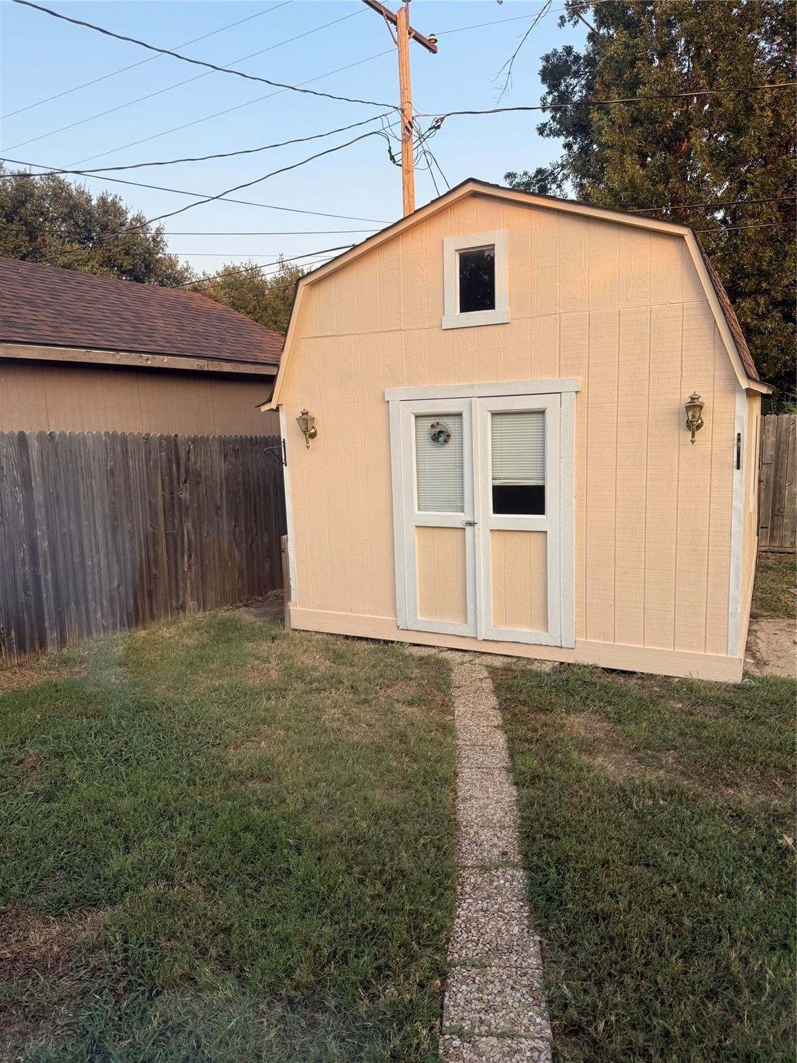 817 Lynne Lane Burleson TX 76028