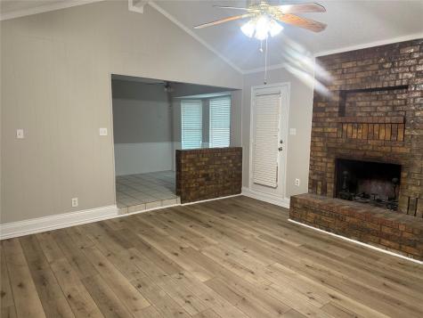 817 Lynne Lane Burleson TX 76028