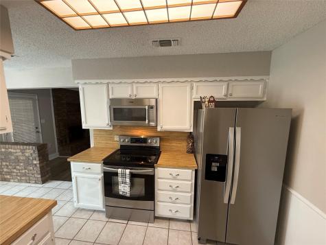 817 Lynne Lane Burleson TX 76028