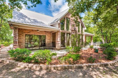 225 County Road 2254 Valley View TX 76272