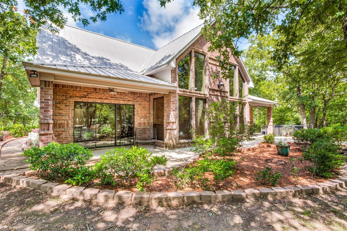 225 County Road 2254 Valley View TX 76272
