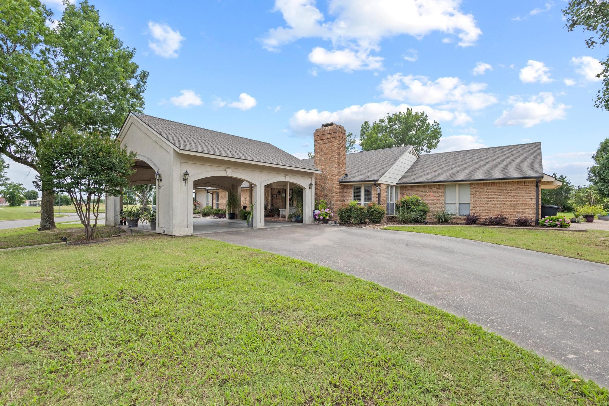 2017 S Village Drive Bonham TX 75418