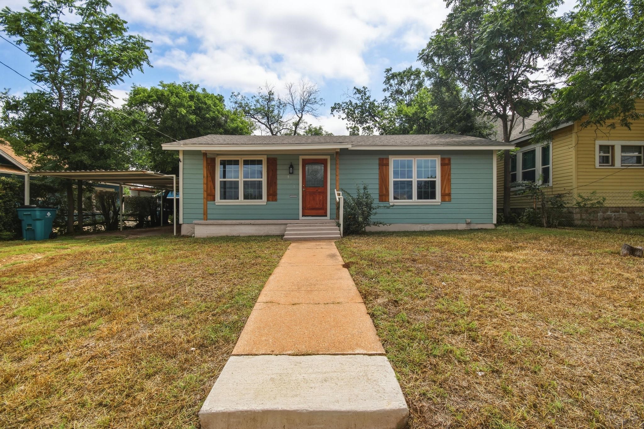 911 S Commercial Avenue Coleman TX 76834