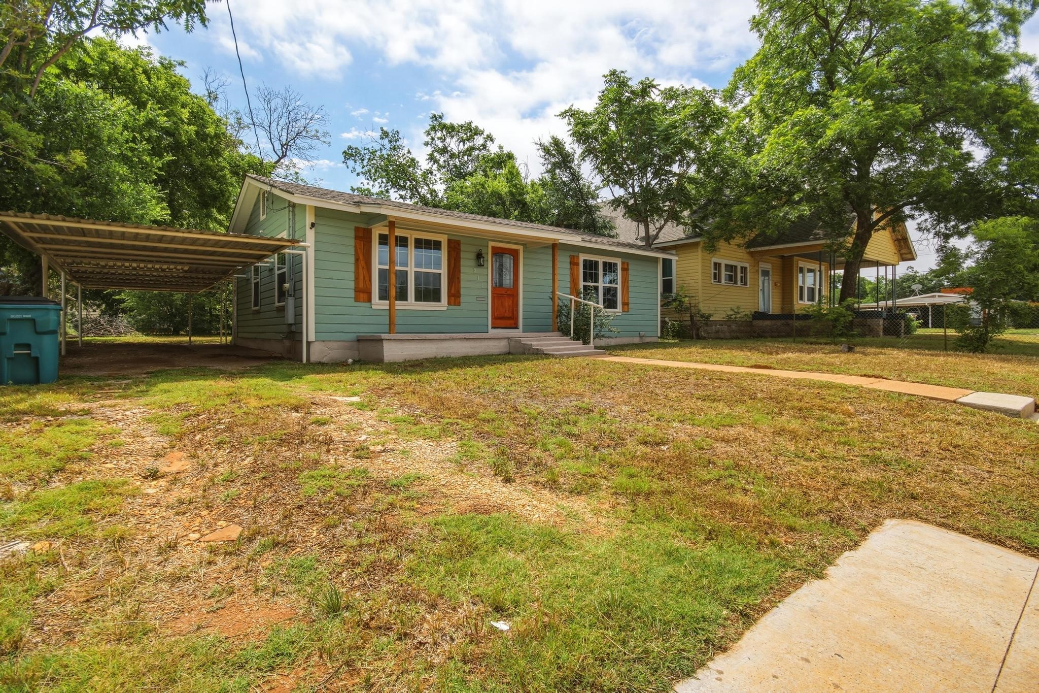 911 S Commercial Avenue Coleman TX 76834