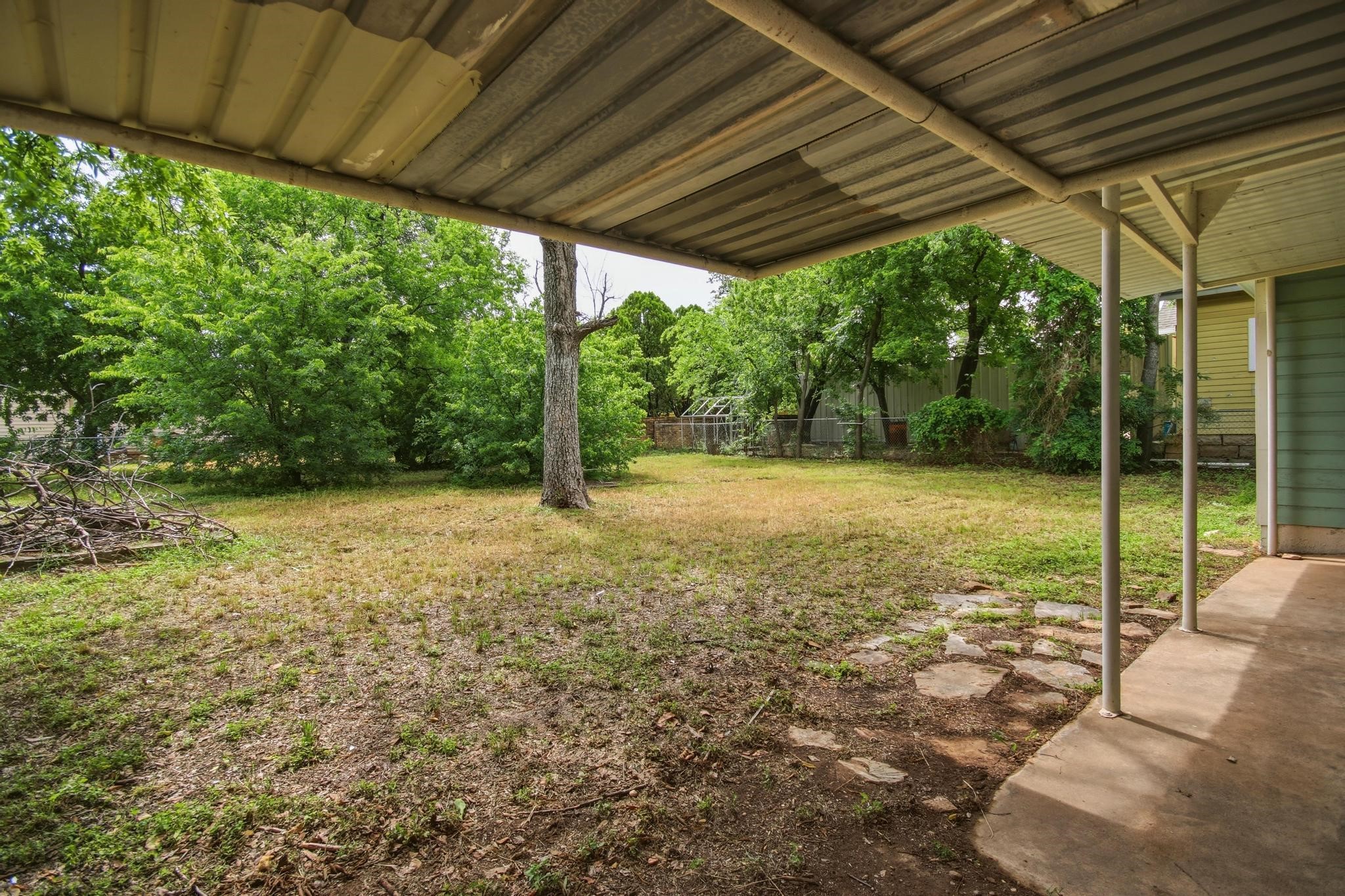 911 S Commercial Avenue Coleman TX 76834