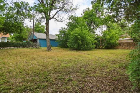 911 S Commercial Avenue Coleman TX 76834