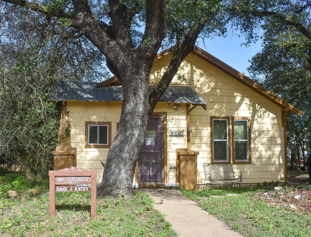 1810 S Pecan Street Brady TX 76825