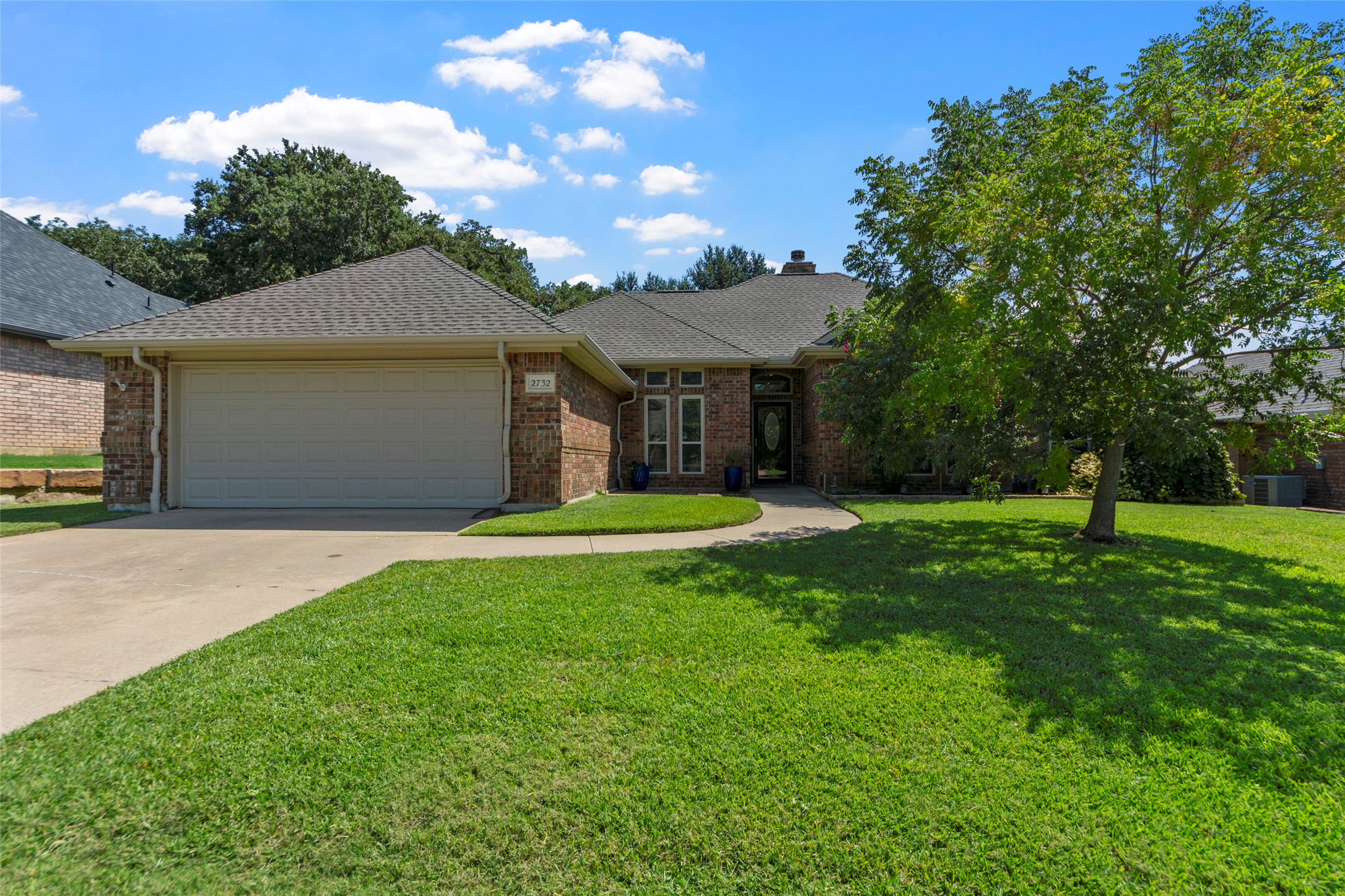 2732 Fox Glenn Court Hurst TX 76054